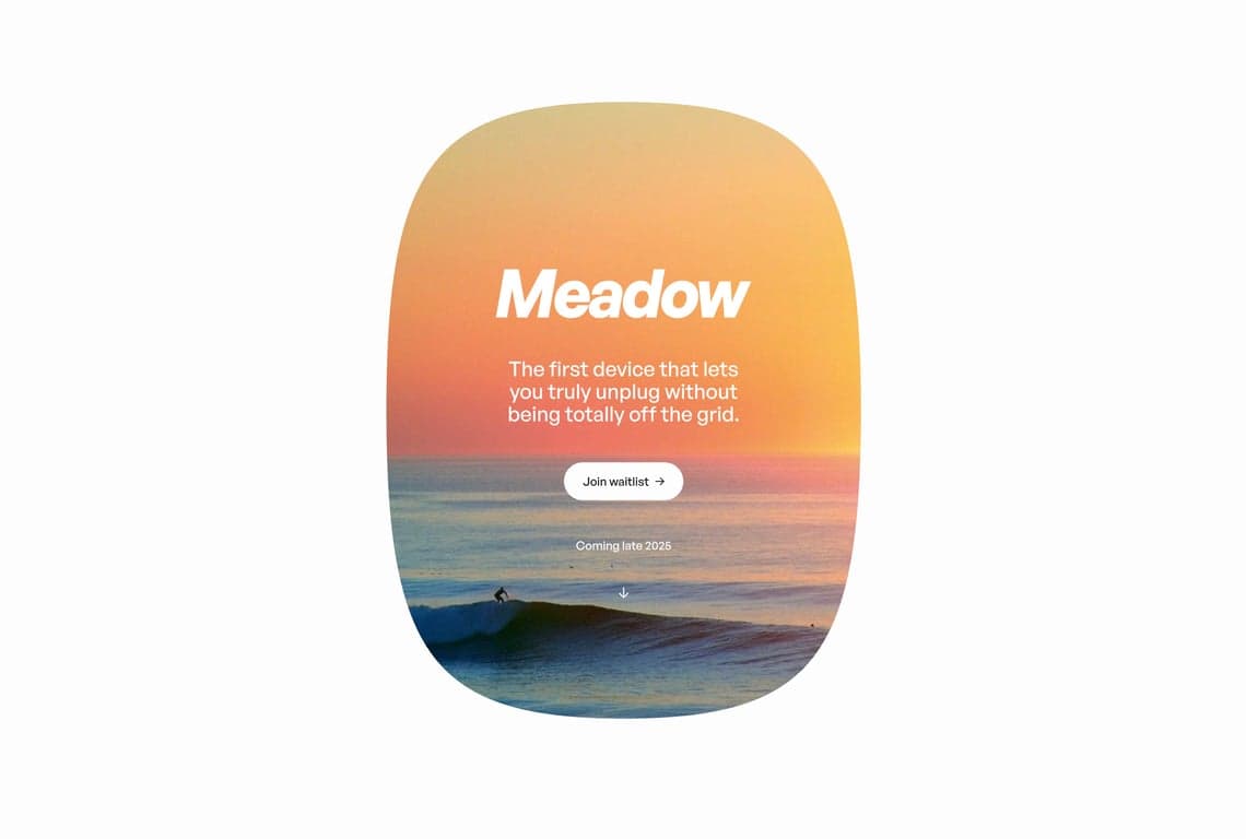 Meadow : un téléphone secondaire malin pour sortir léger… et vivre dehors